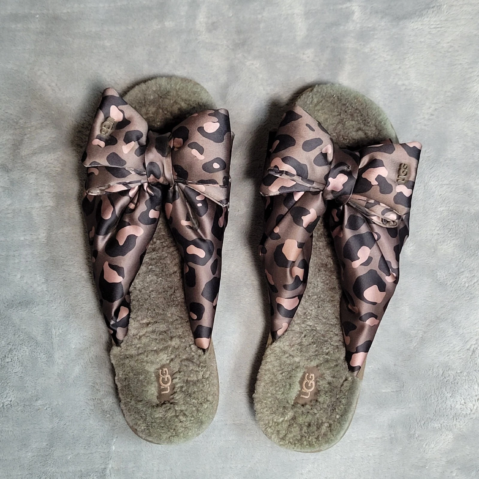 Sandali UGG Lushette pelle di pecora slides leopardati puffer rosa ardesia raso fiocco US 9?