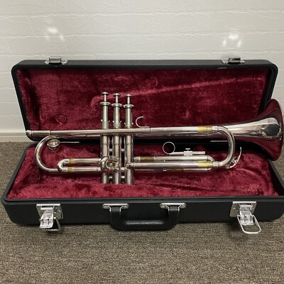 YAMAHA YTR-1335S Trumpet Silver color with Hard Case & Mouthpiece YAMAHA YTR-1335S Trumpet Silver color with Hard Case & Mouthpiece