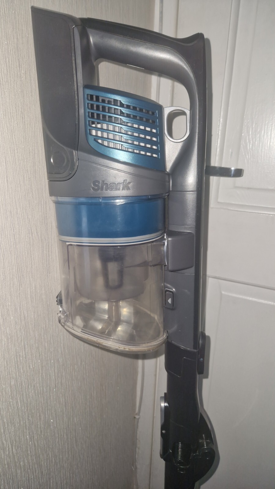 Shark IZ201UKTDB Cordless Stick Vacuum Cleaner with Flexology