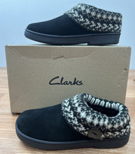 Clarks Sweater Clog Suede Slippers Women's Size 6 in Black Indoor/Outdoor NEW