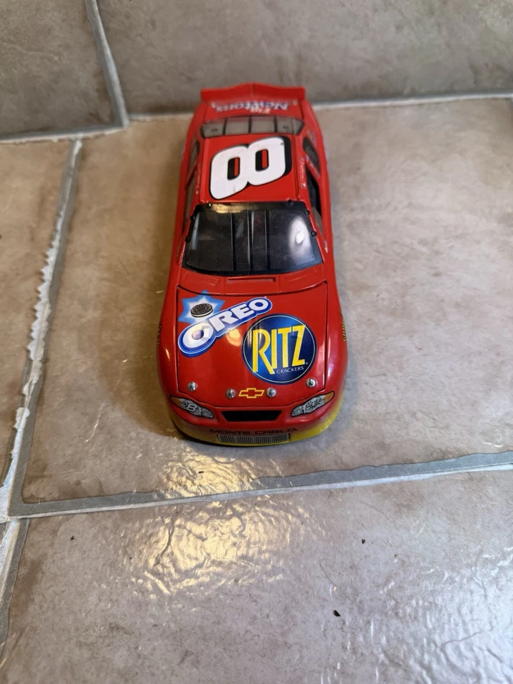 Coche diecast Dale Earnhardt Jr Action 2003 Monte Carlo #8 RITZ OREO 1:24 Foto 2 de 4