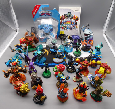Skylanders Gigants  Wii Spiel + 29 Figuren + 2 Portale  | Guter Zustand | - Top!