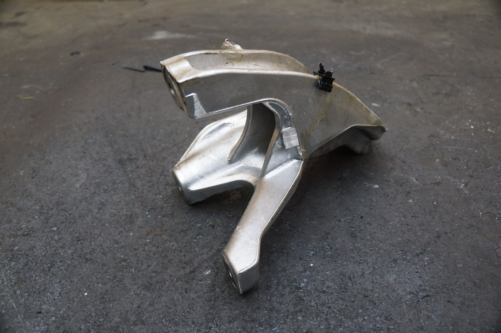 Right Passenger Side Engine Mount Arm Bracket 4S0199308B OEM Audi R8 Lms Gt4 18