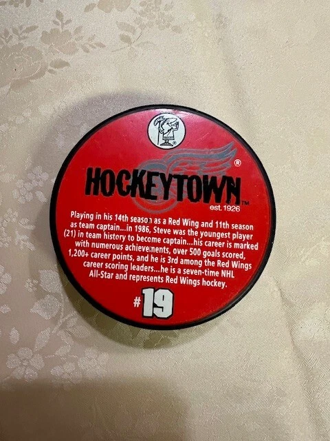 Steve Yzerman 摇头公仔、冰球和磁铁,底特律红翼 — 第 4/4 张图片