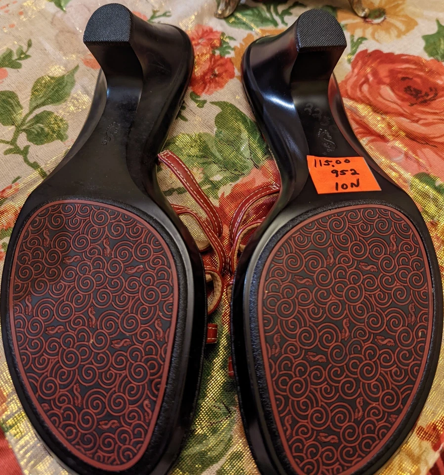 SANDALIAS SOFT WALK TALLA 10N ESTRECHAS ROJAS IMITACIÓN CHAROL TIRAS TACÓN 2.75" Foto 3 de 4