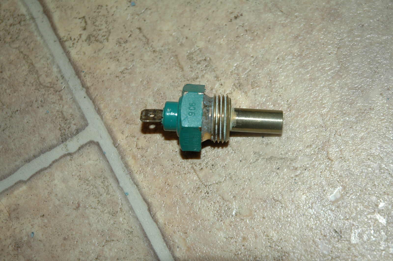 VOLVO PENTA DIESEL ENGINE D130 EXHAUST MANIFOLD TEMPERATURE SENSOR 24V