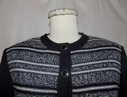 Chaqueta Cárdigan St John "SJK"" Negro/Blanco Tweed y Santana Tejido con Botones a Rayas 4 - Imagen 3 de 5
