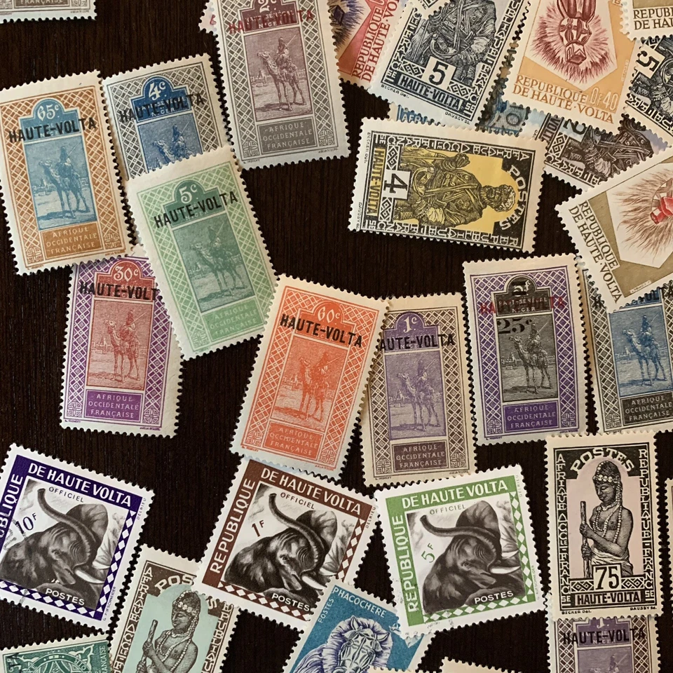 GRAN LOTE DE SELLOS VOLTA SUPERIOR MNH, USADOS, SOBREIMPRESIONES CTO ROJO Y NEGRO Foto 2 de 4