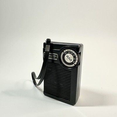 Vintage Realistic Solid State AM Pocket Radio Radio Shack 9V Tested Working