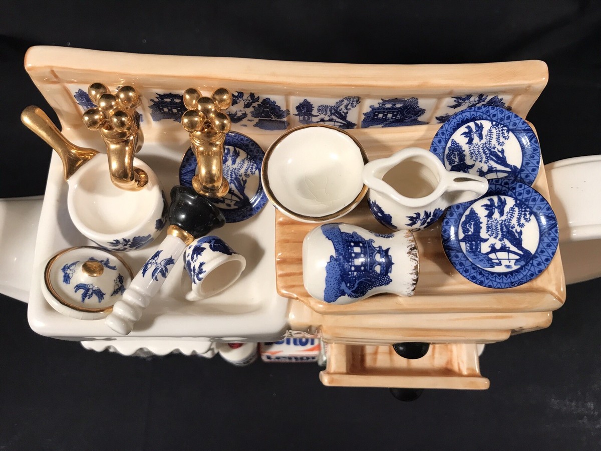 ミシン&オールドウィロー&猫さんのティーポット型置物 ポール・カーデュー RARE! Vintage PAUL CARDEW BLUE WILLOW Kitchen Wash Basin