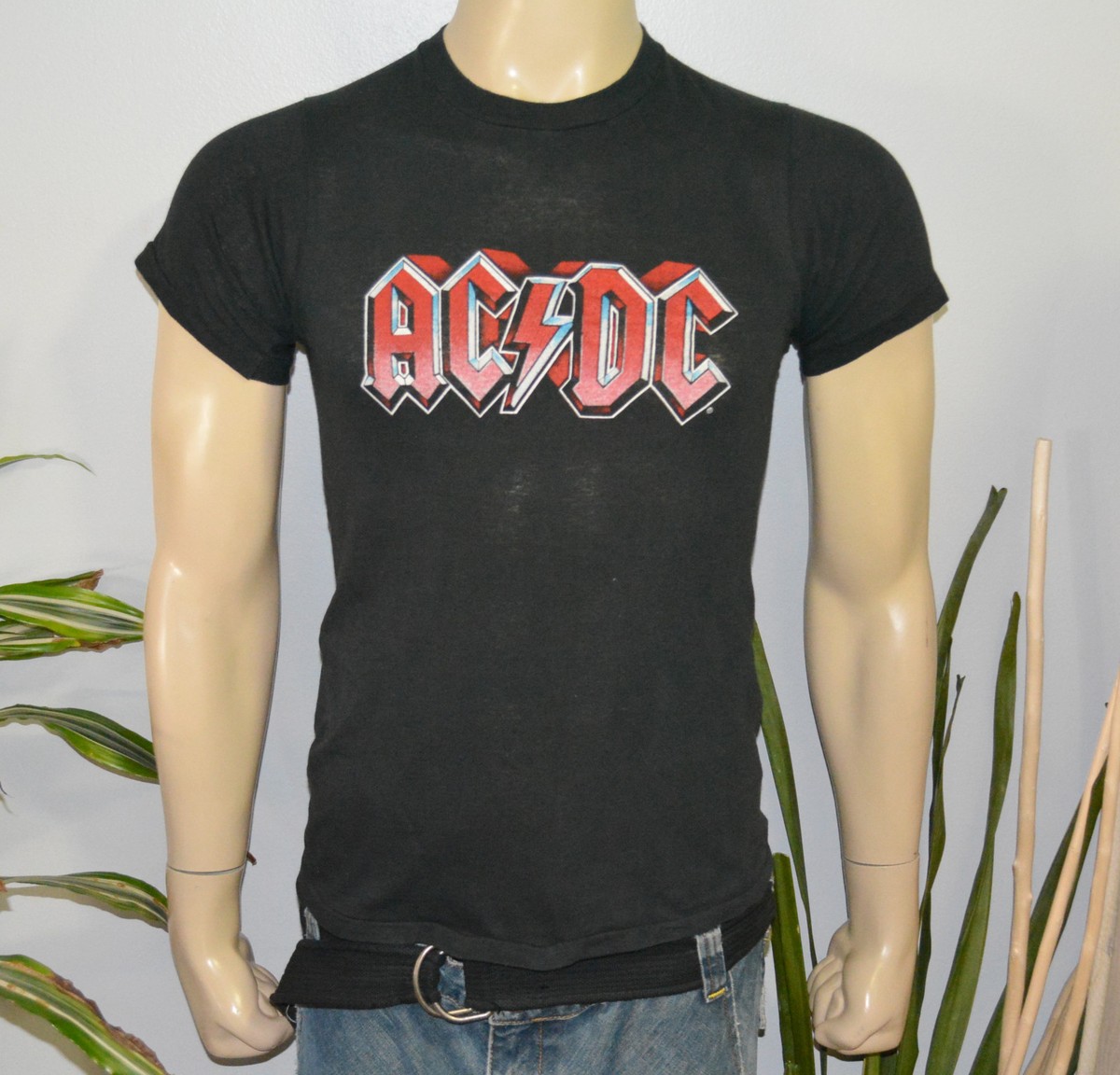 1981 AC/DC* original vintage rock concert tour t-shirt (S 1981 AC/DC* original vintage rock concert tour t-shirt (S