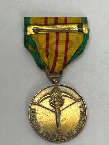 Vintage US Military Vietnam Service Medal - Picture 2 of 2