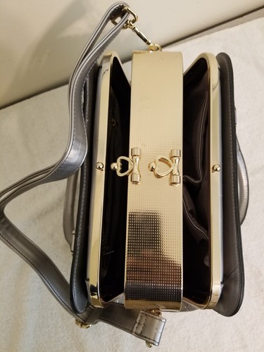 Women's handbag With Shoulder strap - Picture 2 of 9
