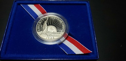 1986-S LIBERTY HALF DOLLAR 100TH BIRTHDAY OF LIBERTY WITH BOX AND US MINT CARD - Picture 2 of 3