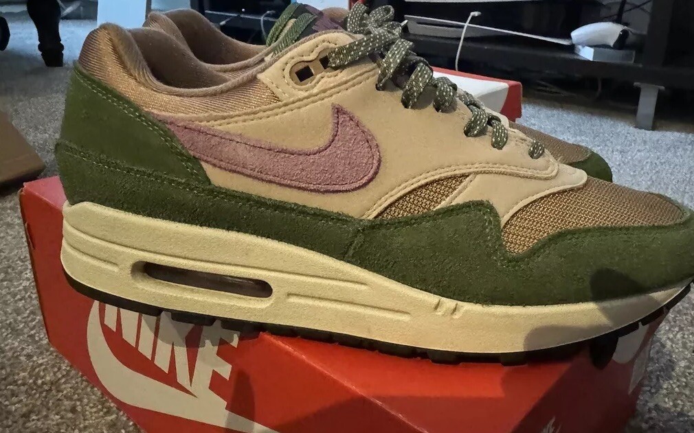 nike am1 treeline