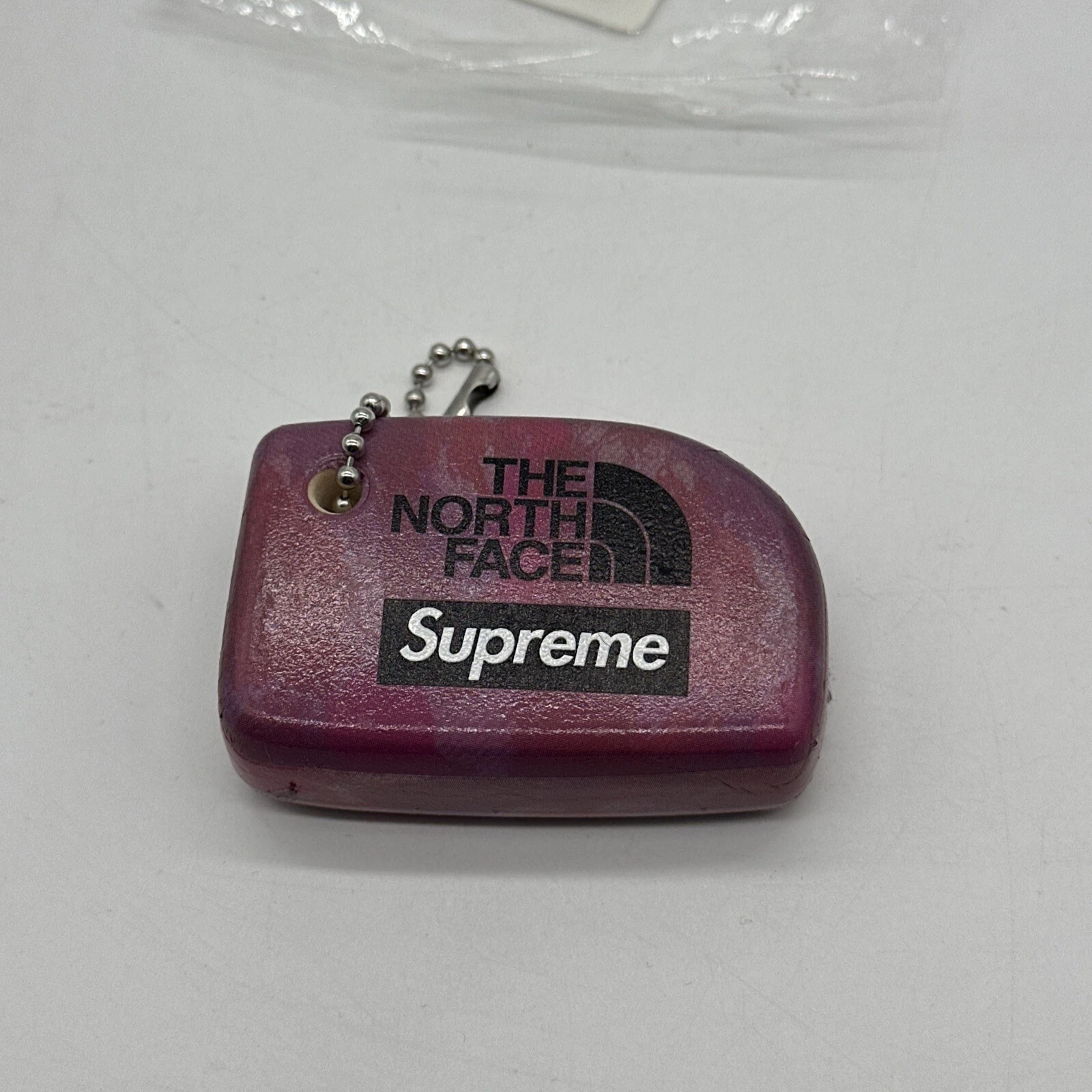 Porte clés flottant Supreme x The North Face multicolore neuf !