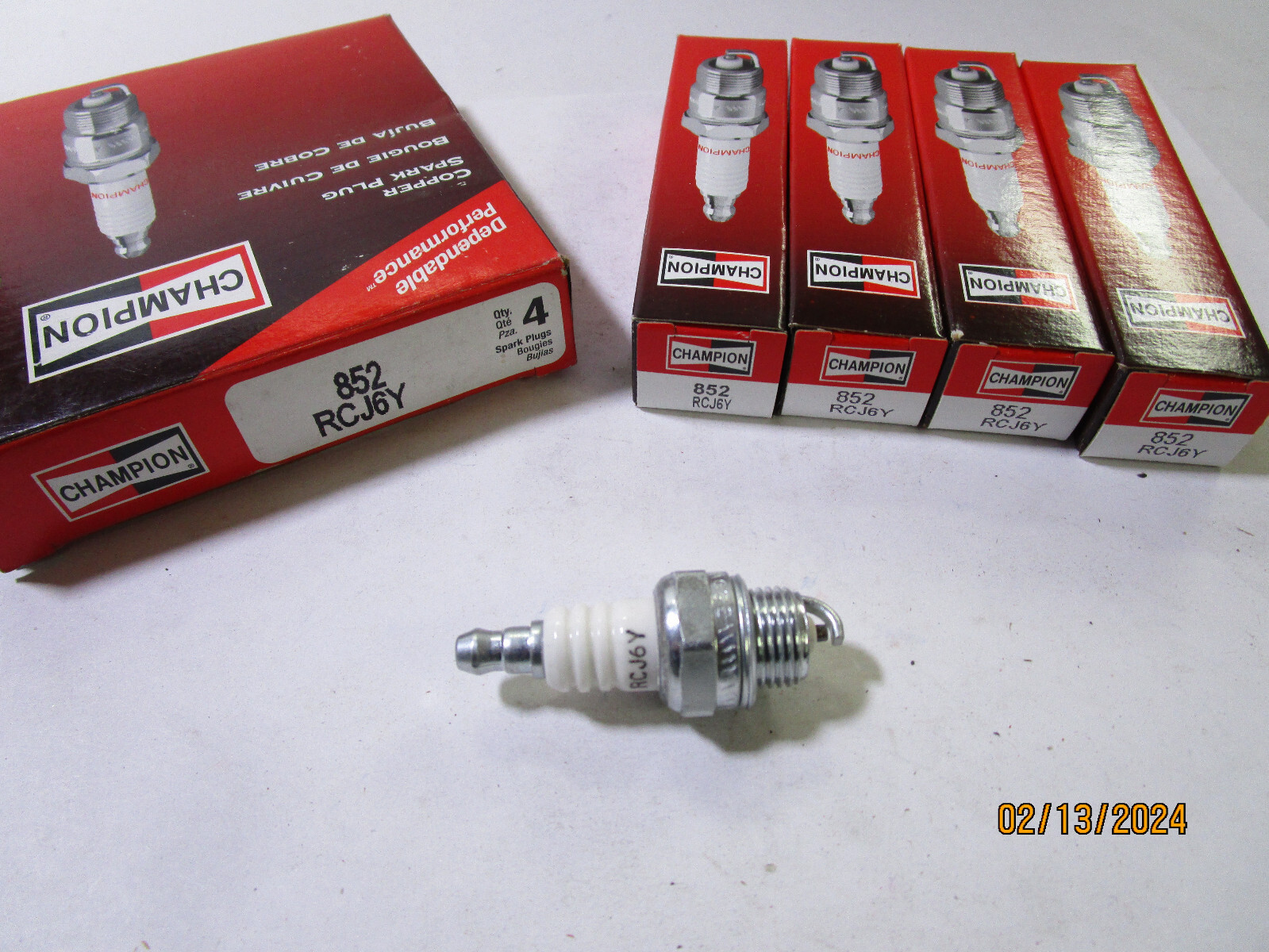 4 Spark Plugs Champion Spark Plugs 852 4 pack