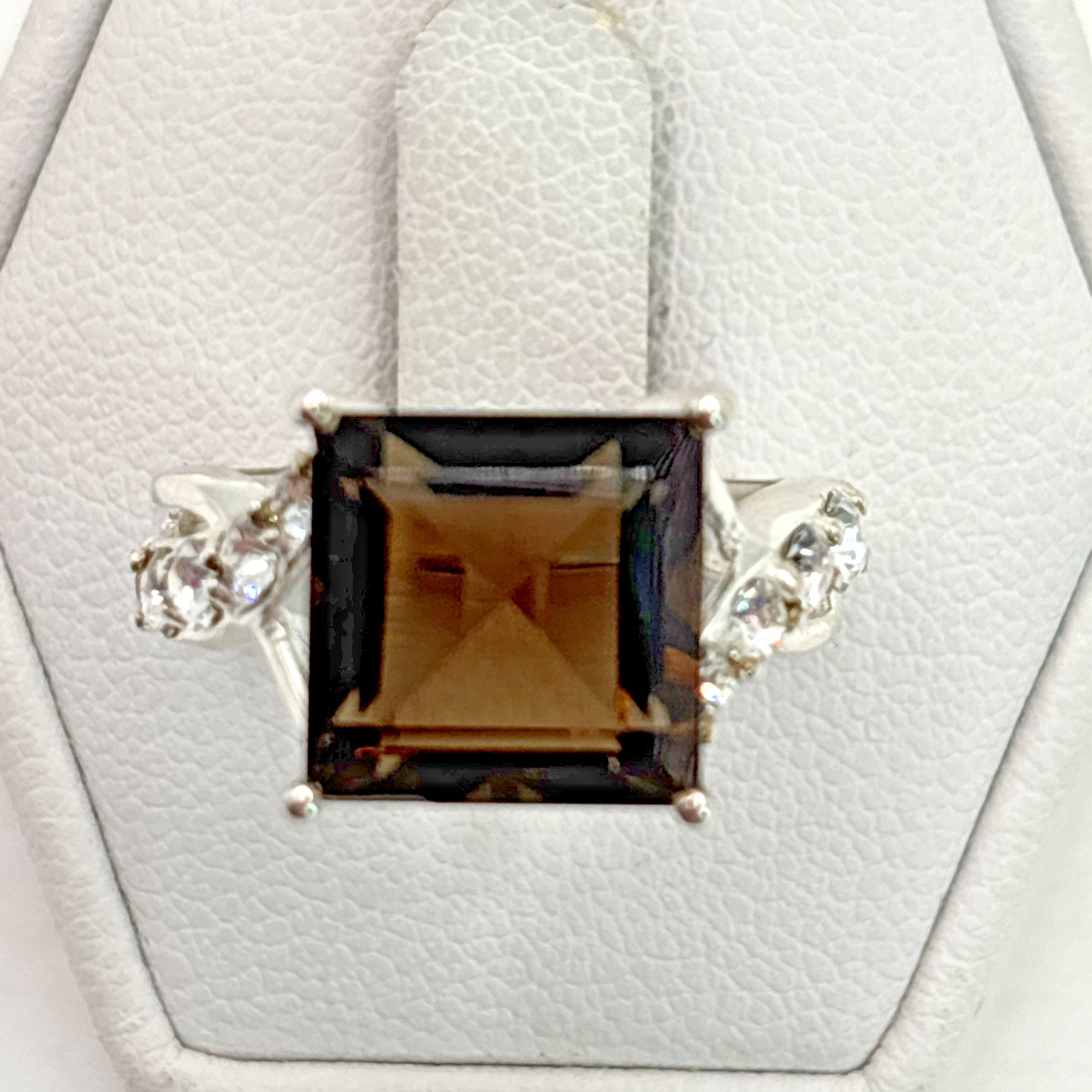 Stunning .925 Vintage Sterling Silver Estate Ring Size 5.25 with Brown stone