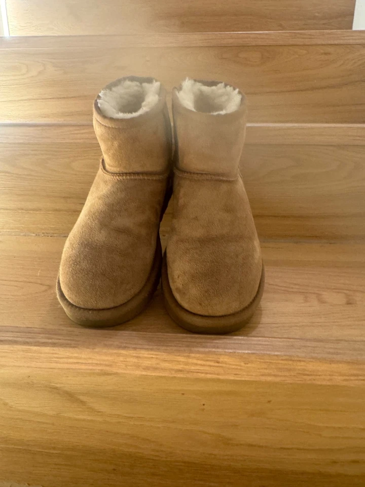 UGG Classic Mini, foto 1 di 5