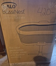 Halo Bassinest Swivel Sleeper New Open Box