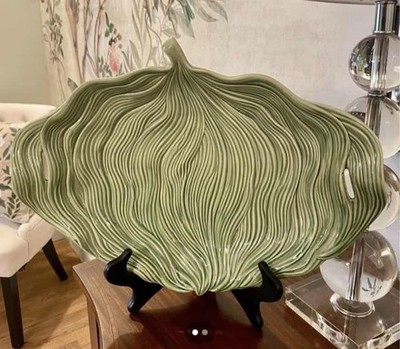Bordallo Pinheiro Green Leaf Platter 17.5'' in Green 