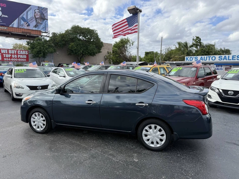 Nissan Versa 2017 1,6 SV sedán de 4 puertas Foto 4 de 4