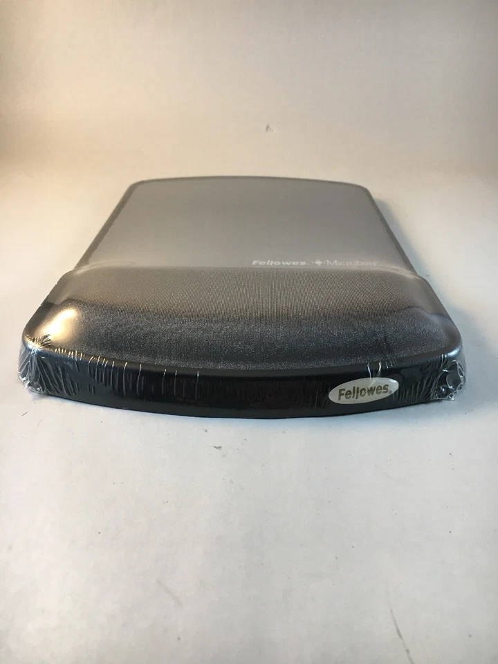 New Fellowes Wrist Support with Microban Protection Graphite/Black 9175101 #1150 - Image 2 of 4