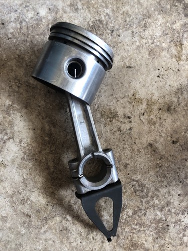 Piston & Connecting Rod - Briggs & Stratton 6 HP - Model 146401. (C1/64) - Picture 3 of 9