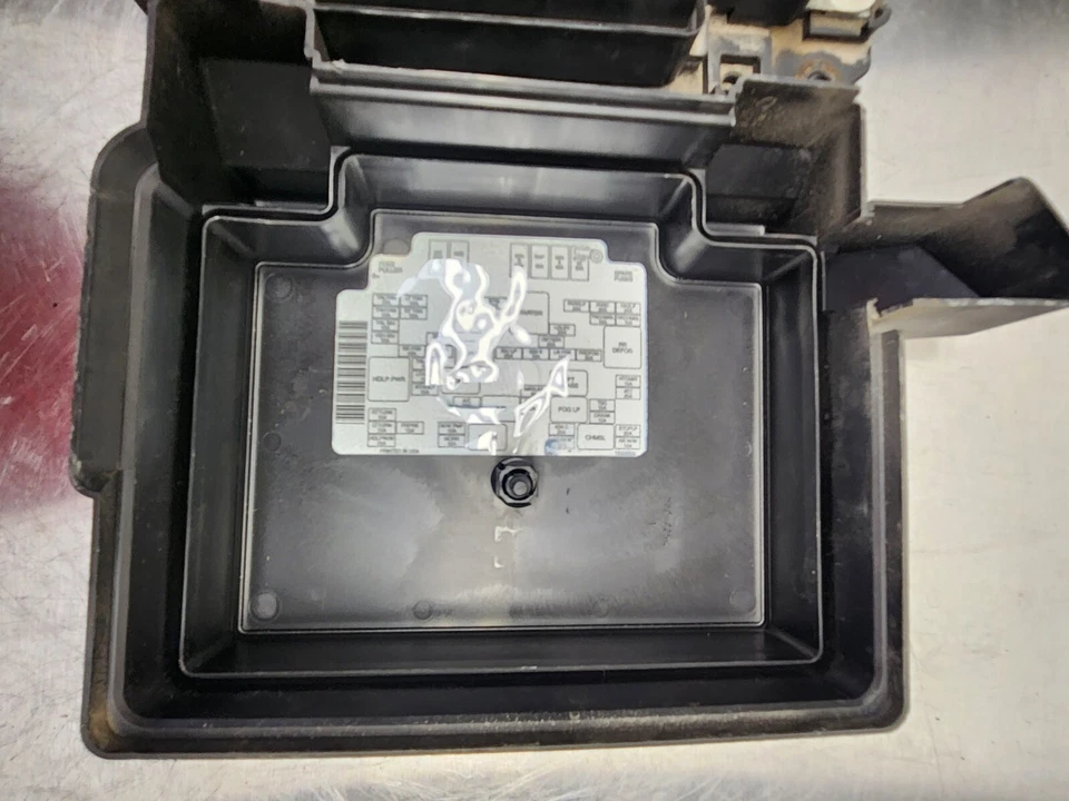 Módulo de caja de fusibles relé de motor Oldsmobile Bravada Envoy 2000-2001 OEM 15328840 Foto 2 de 4