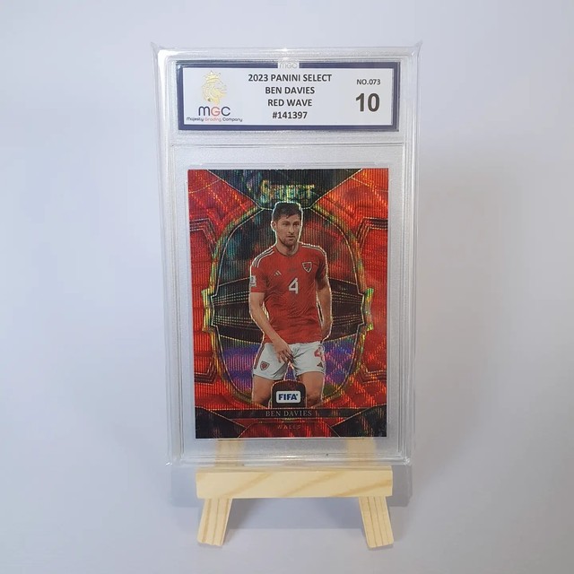 2022-23 Panini Select FIFA Soccer Ben Davies / Red Wave Prizm / MGC 10