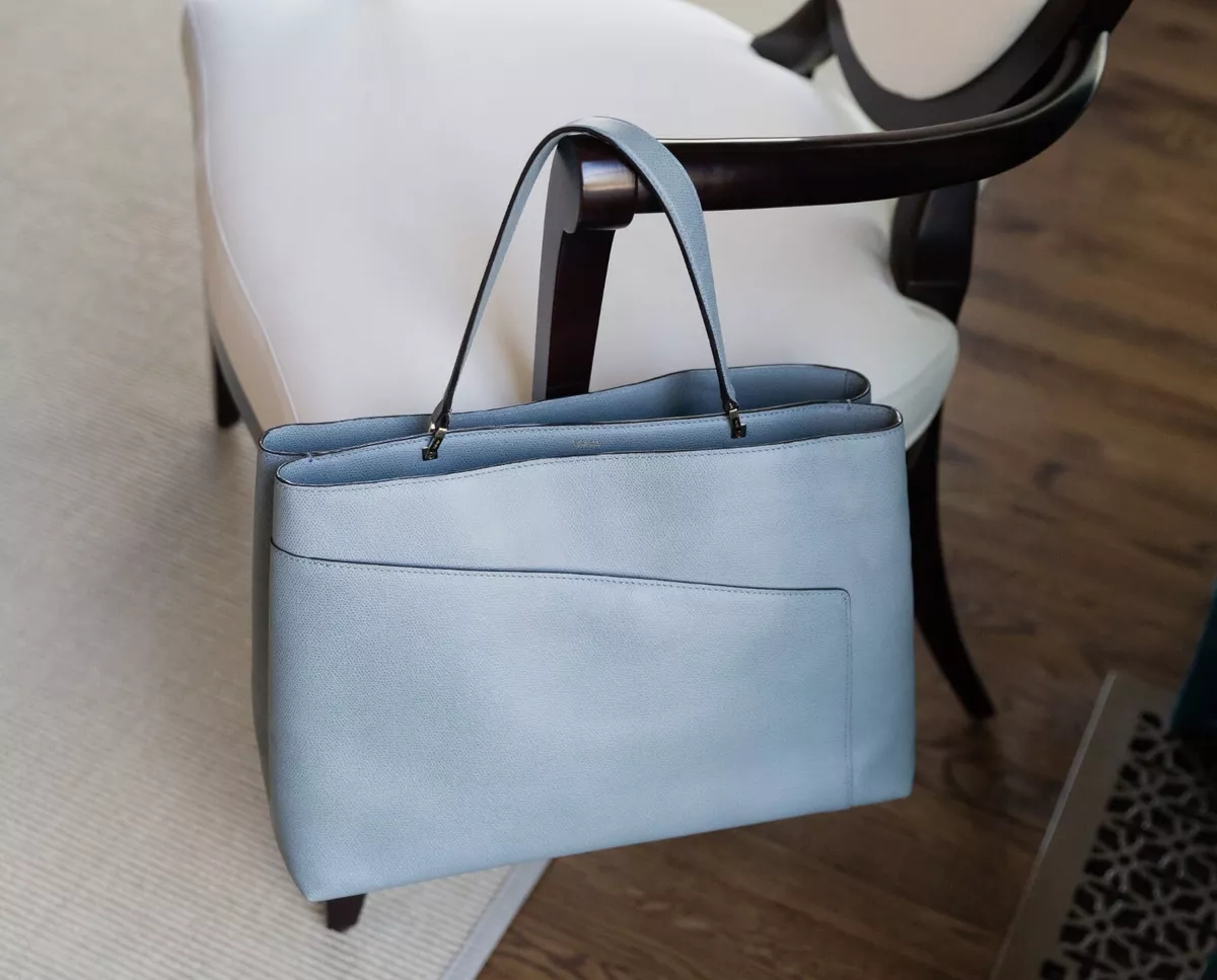 Twist leather tote