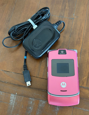 Motorola RAZR V3 - Pink (Cingular) Flip Phone w/charger - no