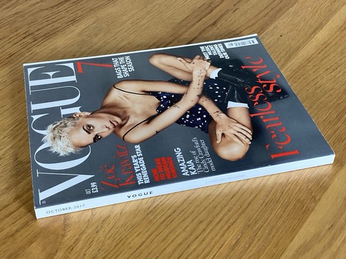 Vogue Magazine: October 2017 UK. Fearless Style. Zoe Kravitz Feature & Cover - Foto 3 di 14