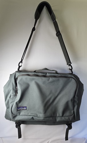 Patagonia Hanging Garment Trifold Travel Bag Green With Shoulder Strap