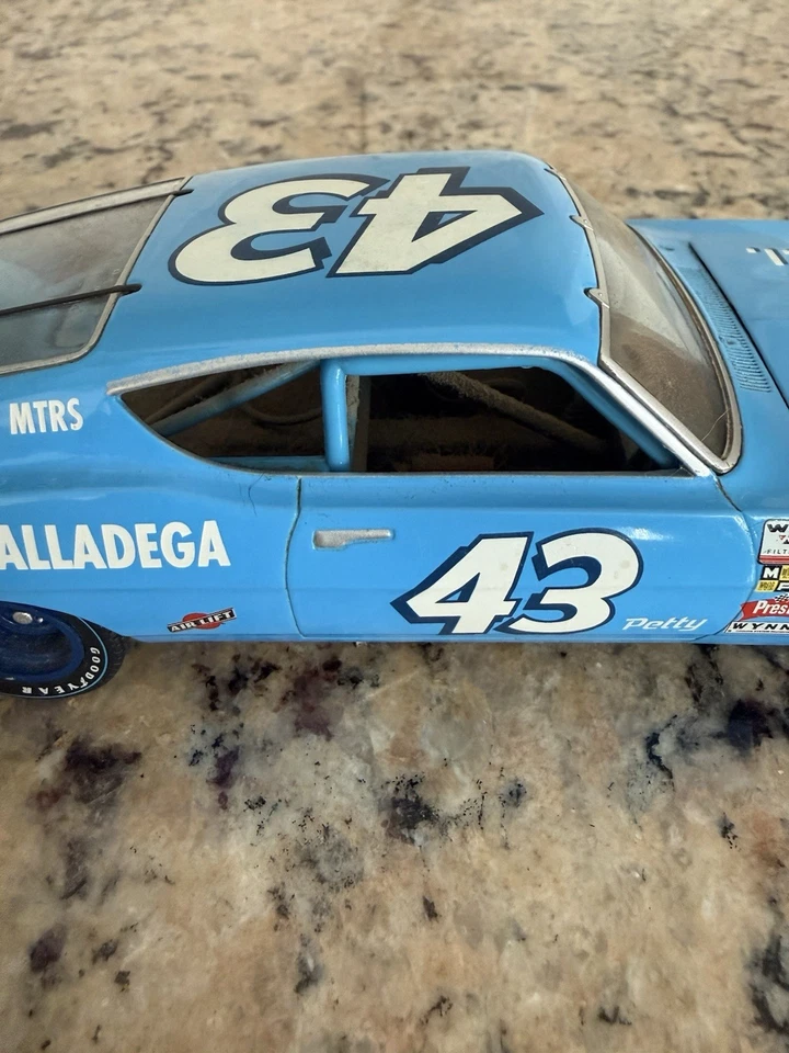 NASCAR Richard Petty 1969 Torino Talladega 100th Win 1/24 Scale Diecast - Image 3 of 4