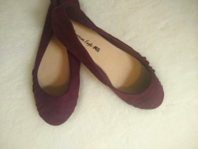 American Eagle Burgundy Flats Faux Suede Size 8