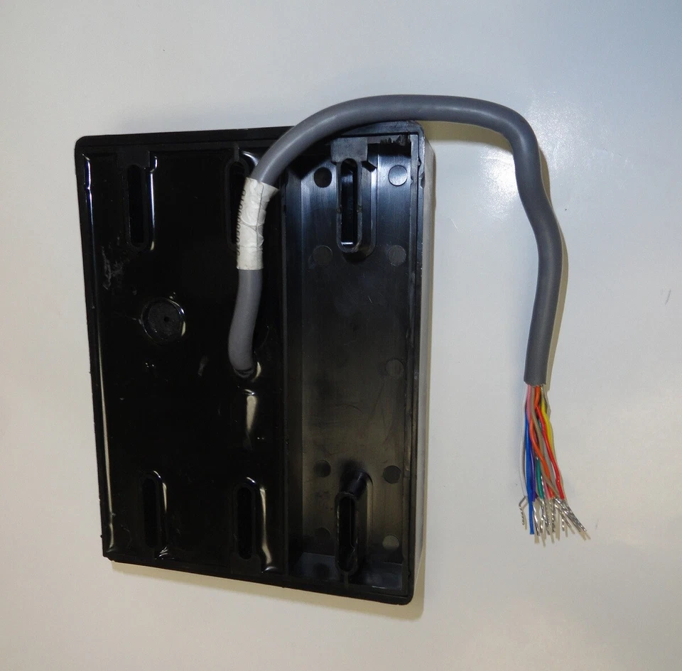 Lector de tarjetas UTC GE Interlogix T-520SW Prox, negro. Usado. Salida Wiegand.   Foto 2 de 4