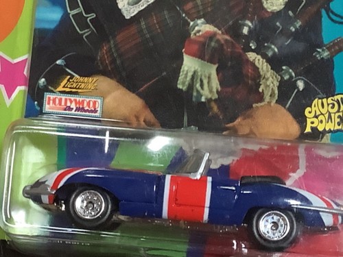 New box Johnny Lightning cars Austin Powers Shaguar replica Hollywood on wheels - Picture 2 of 6