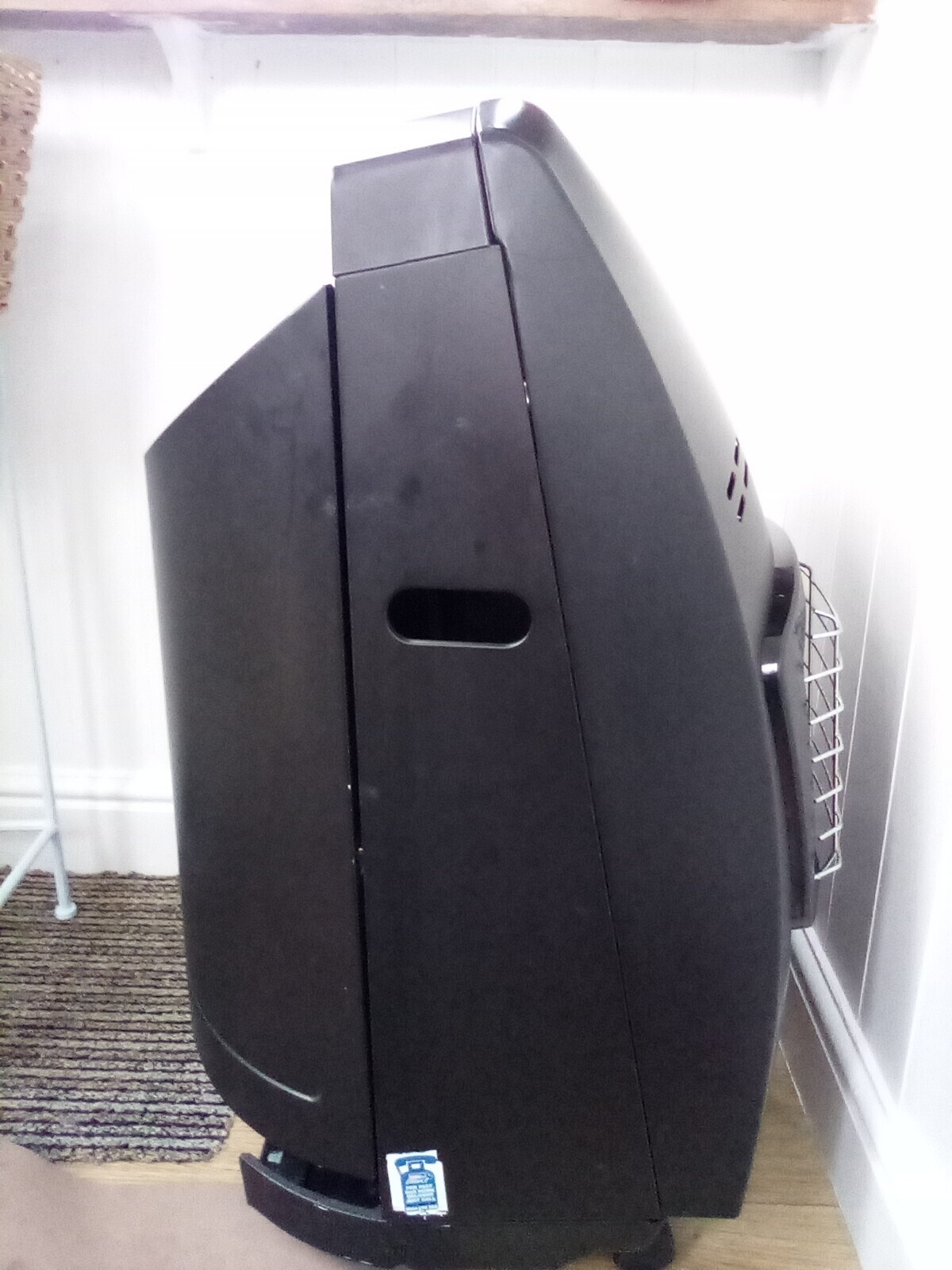 De'longhi blue flame gas heater fire plus two empty 15kg butane bottles