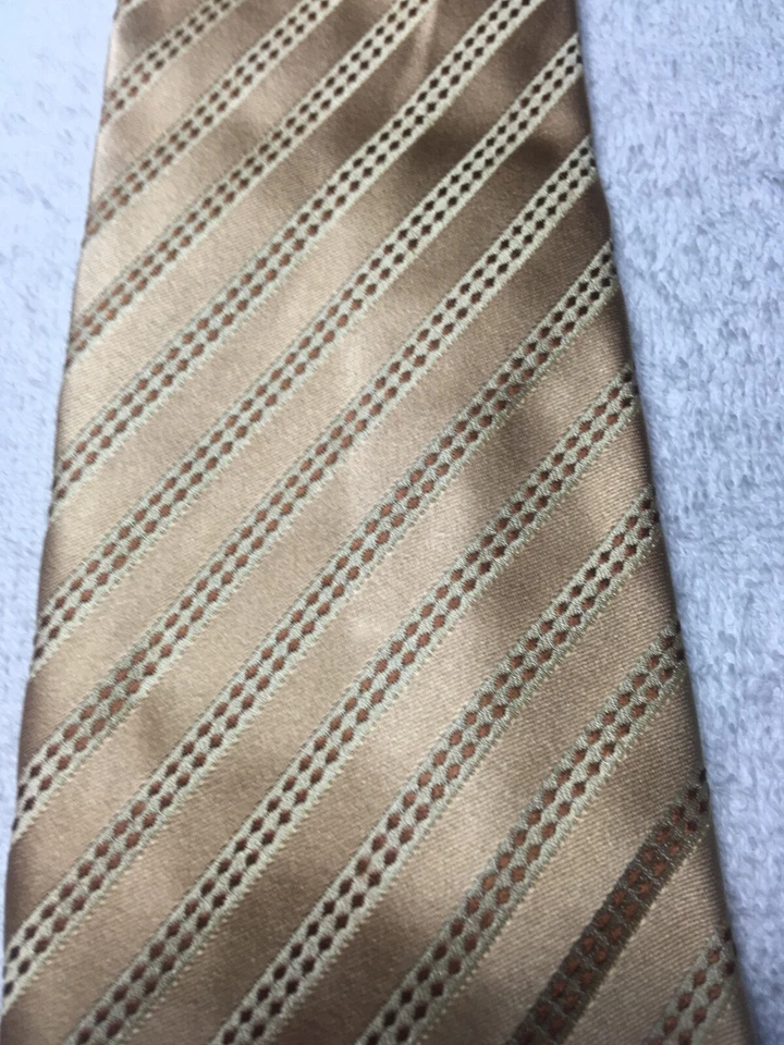 SEAN JOHN CORBATA HOMBRE RAYAS DORADAS 3,5 X 61 Foto 3 de 4