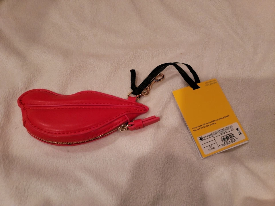 Bolsa de monedas Diane von Furstenberg DVF para Target labios rojos brillantes Foto 3 de 3