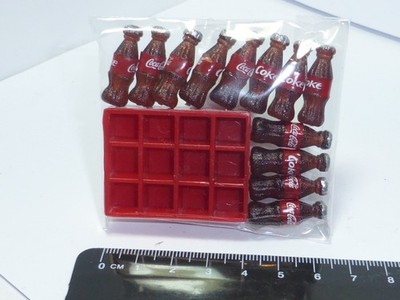Coca Cola 12 Flaschen und Kiste Puppenstube Coca Cola Getränk Maßstab 1:12