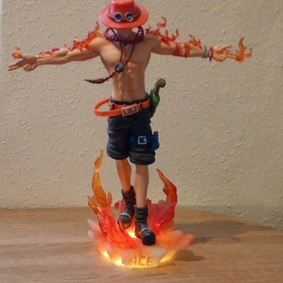 One Piece Portgas D. Ace Figur mit Flammen-Effekt Base Aufstellfigur 28cm
