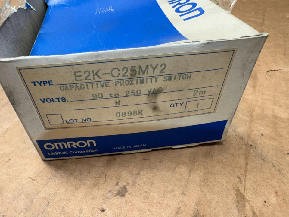 NEW IN BOX OMRON CAPACITIVE PROXIMITY SWITCH E2K-C25MY2 - Image 2 of 4