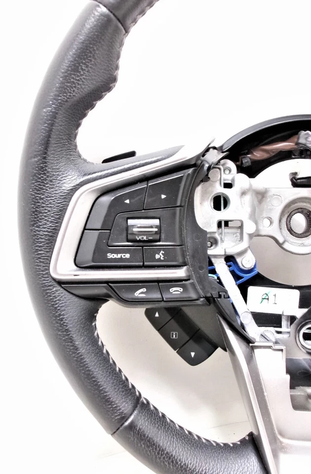 Subaru Legacy 2020 volante de cuero con controles y cambio de paleta OEM Foto 2 de 4