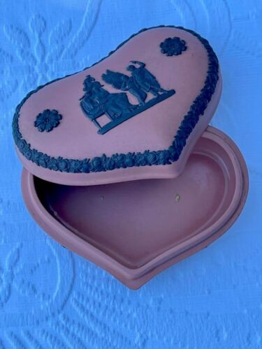 Wedgwood Rare Box Jasperware Terracotta and Black Decor - Picture 4 of 11