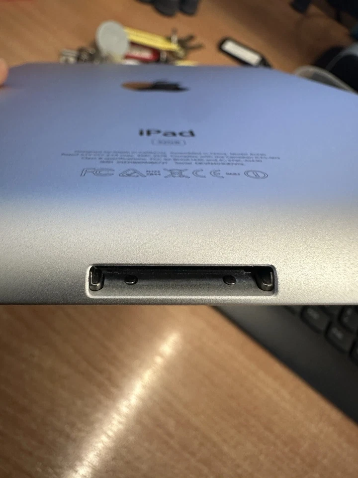 Apple iPad 4th Gen. 32GB, Wi-Fi, 9.7in - White - Image 3 of 4