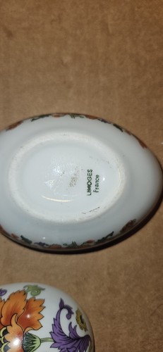 Vintage Limoges  Porcelain Hand Painted Floral Egg Trinket Box France - Picture 4 of 4