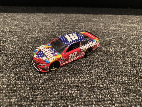 2017 Kyle Busch #18 Skittles America Mix Red, White and Blue NASCAR 1:64 Diecast - Picture 2 of 7