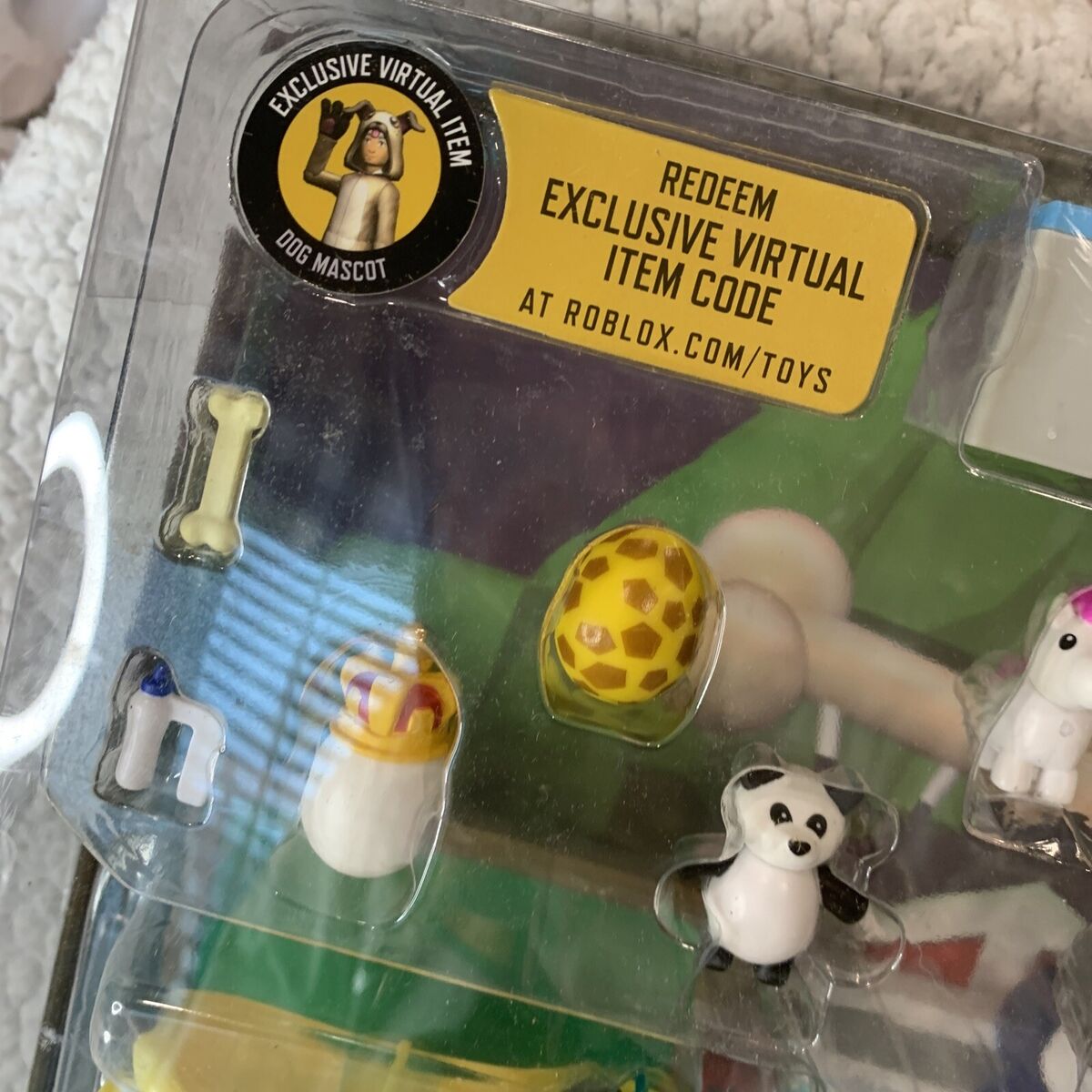 NEW IN HAND! Roblox Adopt Me Pet Store Celebrity Collection 2 Day Shipping